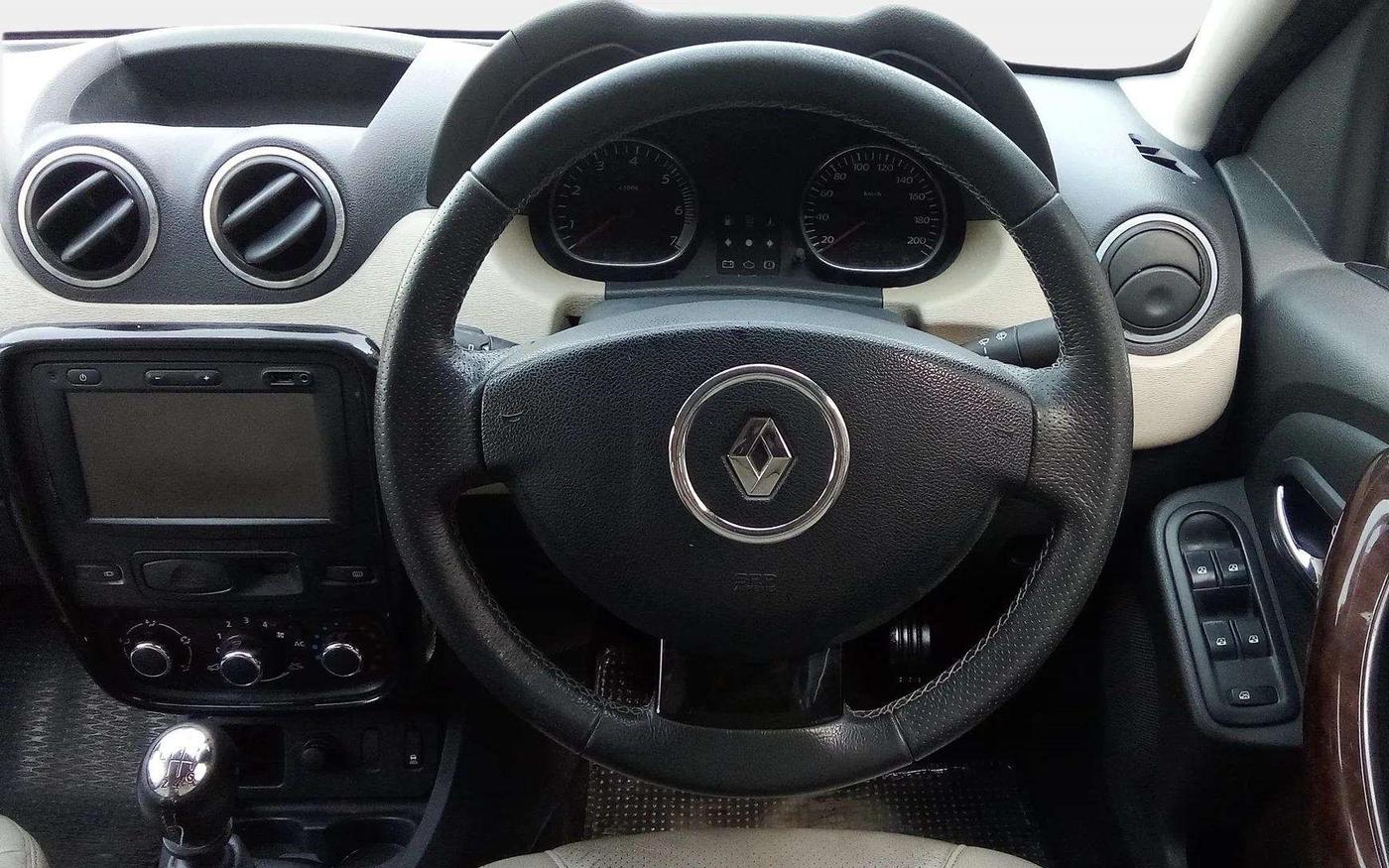 2013 Renault Duster 110 PS RXZ DIESEL, Diesel, Manual, 82,903 km, Steering Wheel Close Up