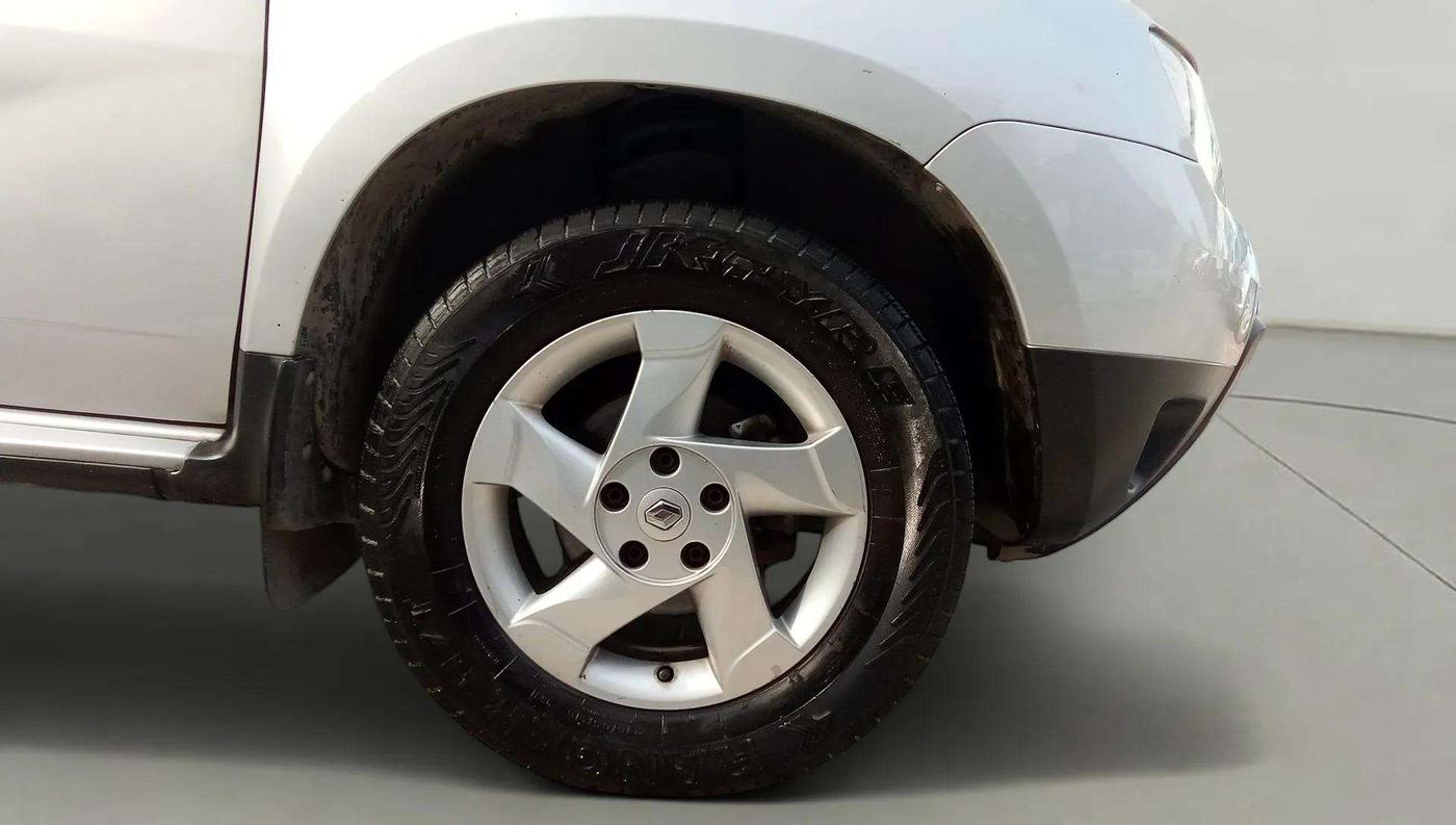 2013 Renault Duster 110 PS RXZ DIESEL, Diesel, Manual, 82,903 km, Right Front Wheel
