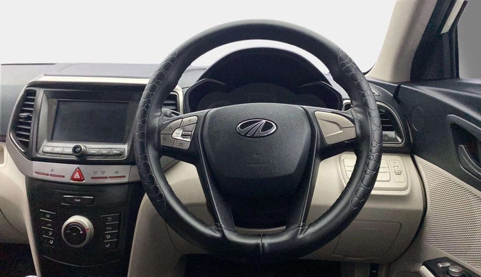 2021 Mahindra XUV300 W6 1.2 PETROL AMT, Petrol, Automatic, 32,783 km, Steering Wheel Close Up