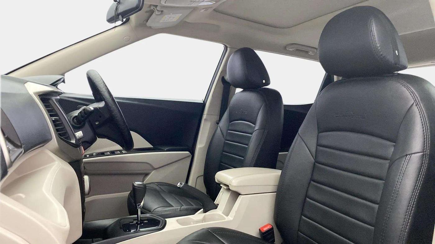 2021 Mahindra XUV300 W6 1.2 PETROL AMT, Petrol, Automatic, 32,837 km, Right Side Front Door Cabin