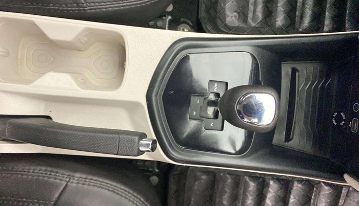 2021 Mahindra XUV300 W6 1.2 PETROL AMT, Petrol, Automatic, 32,783 km, Gear Lever