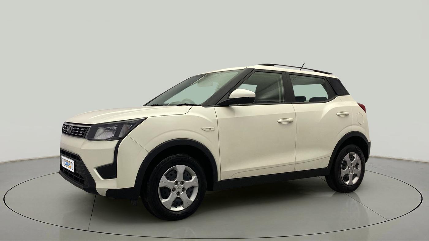 2021 Mahindra XUV300 W6 1.2 PETROL AMT, Petrol, Automatic, 32,837 km, Left Front Diagonal