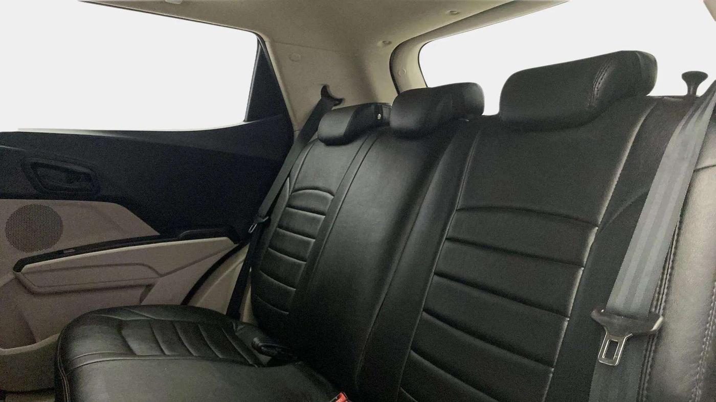 2021 Mahindra XUV300 W6 1.2 PETROL AMT, Petrol, Automatic, 32,837 km, Right Side Rear Door Cabin