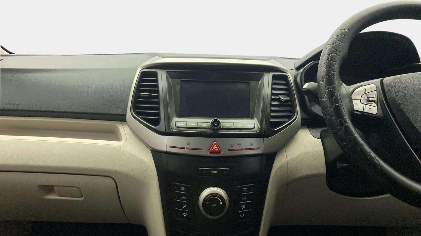 2021 Mahindra XUV300 W6 1.2 PETROL AMT, Petrol, Automatic, 32,837 km, Air Conditioner