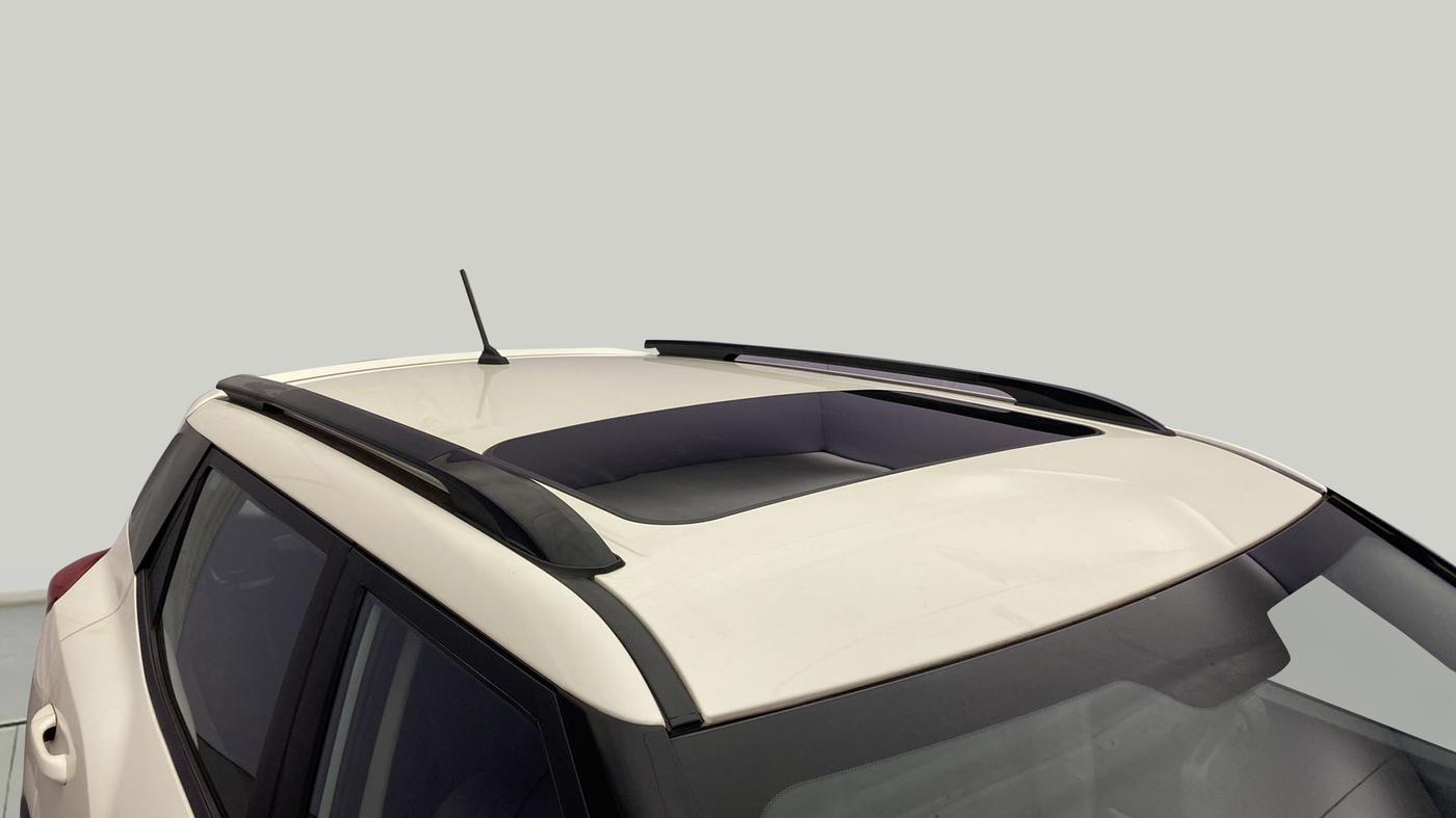 2021 Mahindra XUV300 W6 1.2 PETROL AMT, Petrol, Automatic, 32,837 km, Roof