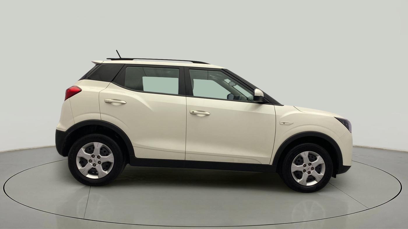 2021 Mahindra XUV300 W6 1.2 PETROL AMT, Petrol, Automatic, 32,837 km, Right Side View