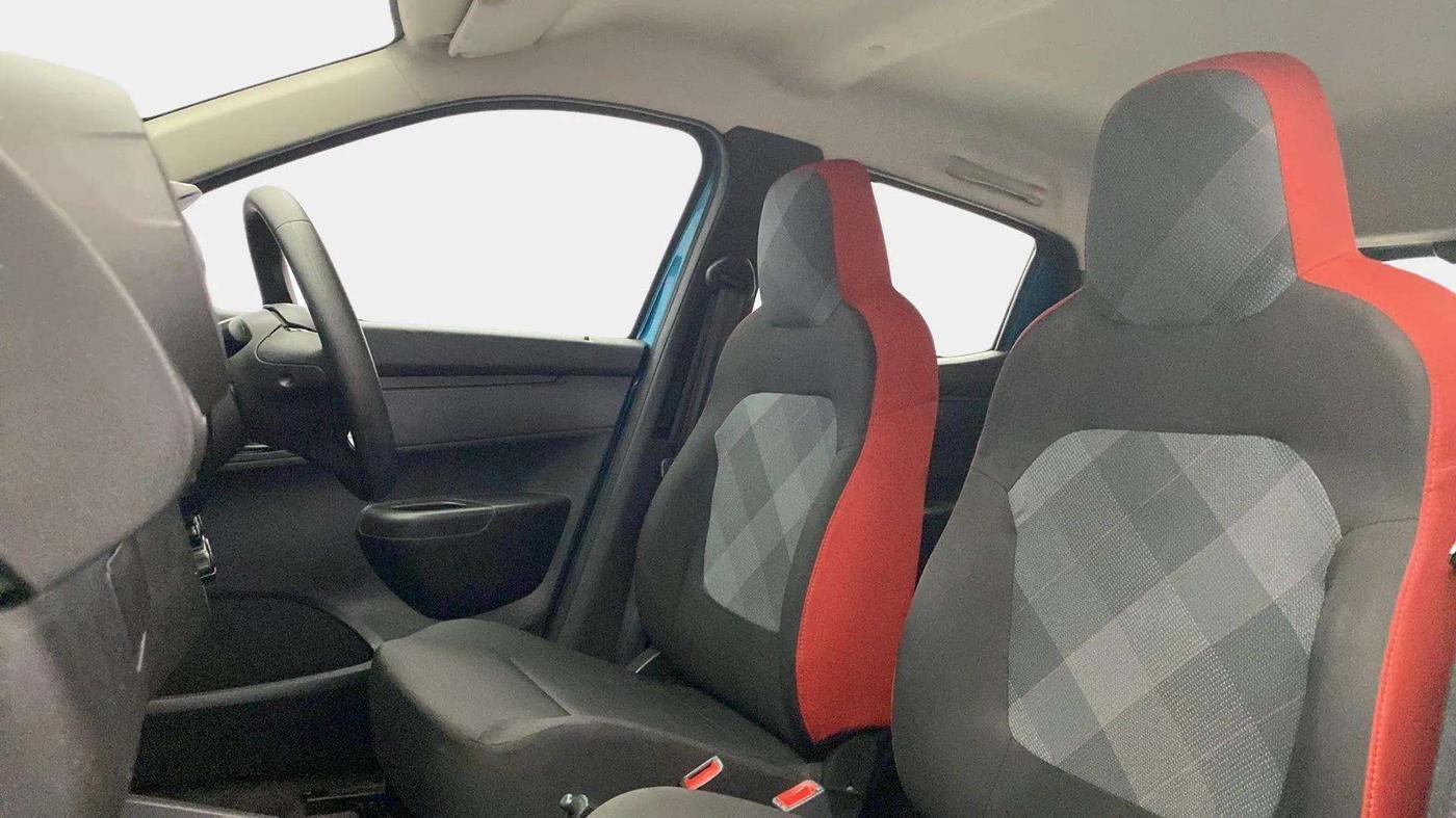 2023 Renault Kwid RXT 1.0 AMT, Petrol, Automatic, 10,999 km, Right Side Front Door Cabin