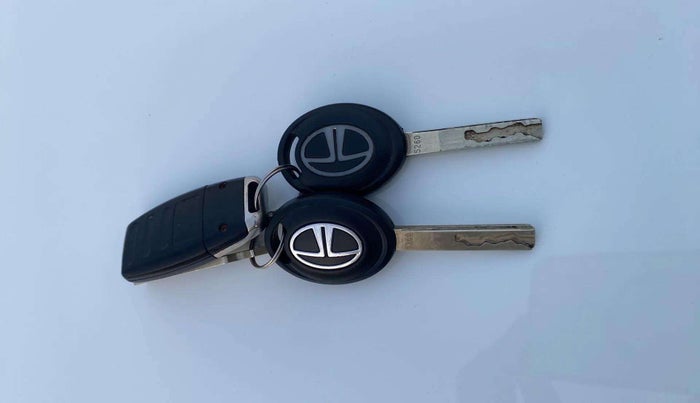 2023 Tata NEXON SMART 1.2 PETROL, Petrol, Manual, 21,101 km, Key Close Up