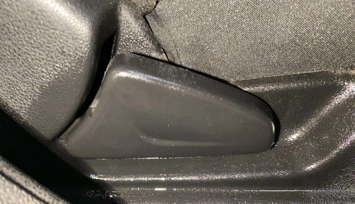 2019 Renault Kwid RXL, Petrol, Manual, 17,386 km, Driver Side Adjustment Panel