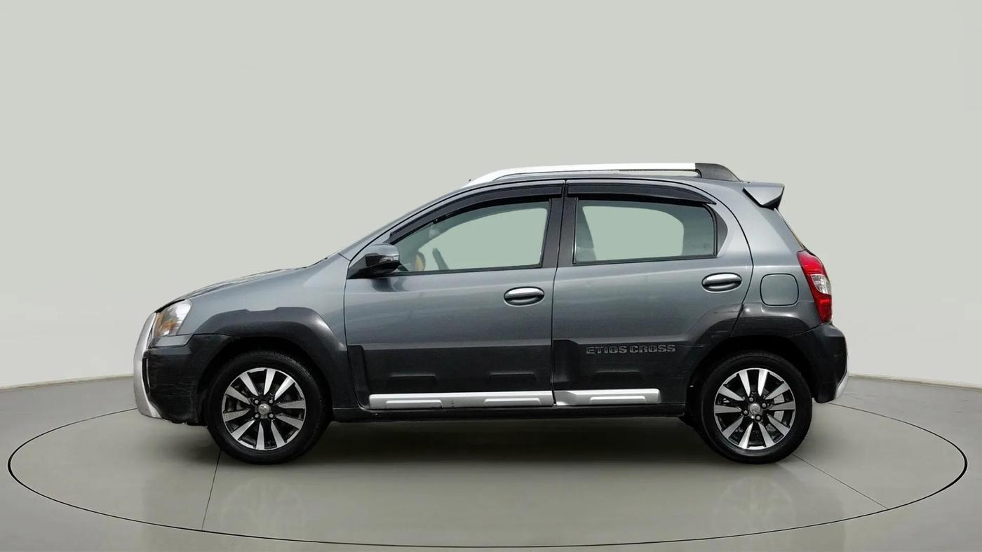 2014 Toyota Etios CROSS 1.4 VD, Diesel, Manual, 1,37,212 km, Left Side