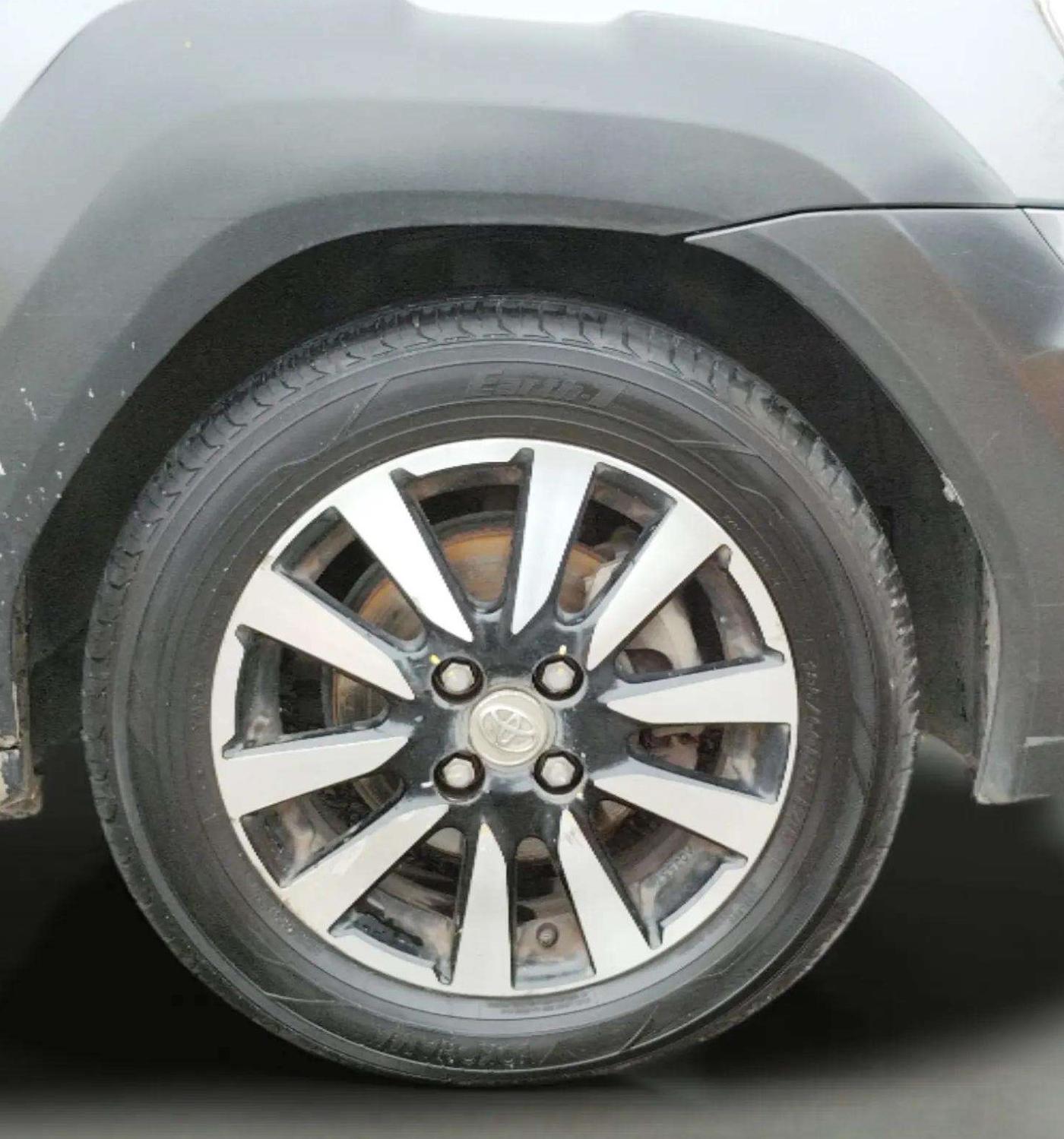 2014 Toyota Etios CROSS 1.4 VD, Diesel, Manual, 1,37,212 km, Right Front Wheel