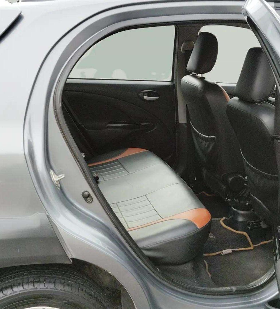 2014 Toyota Etios CROSS 1.4 VD, Diesel, Manual, 1,37,212 km, Right Side Rear Door Cabin