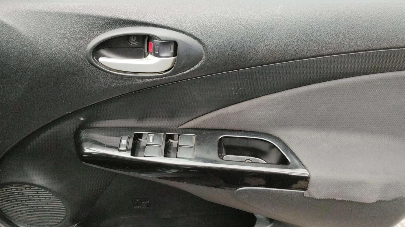 2014 Toyota Etios CROSS 1.4 VD, Diesel, Manual, 1,37,212 km, Driver Side Door Panels Control