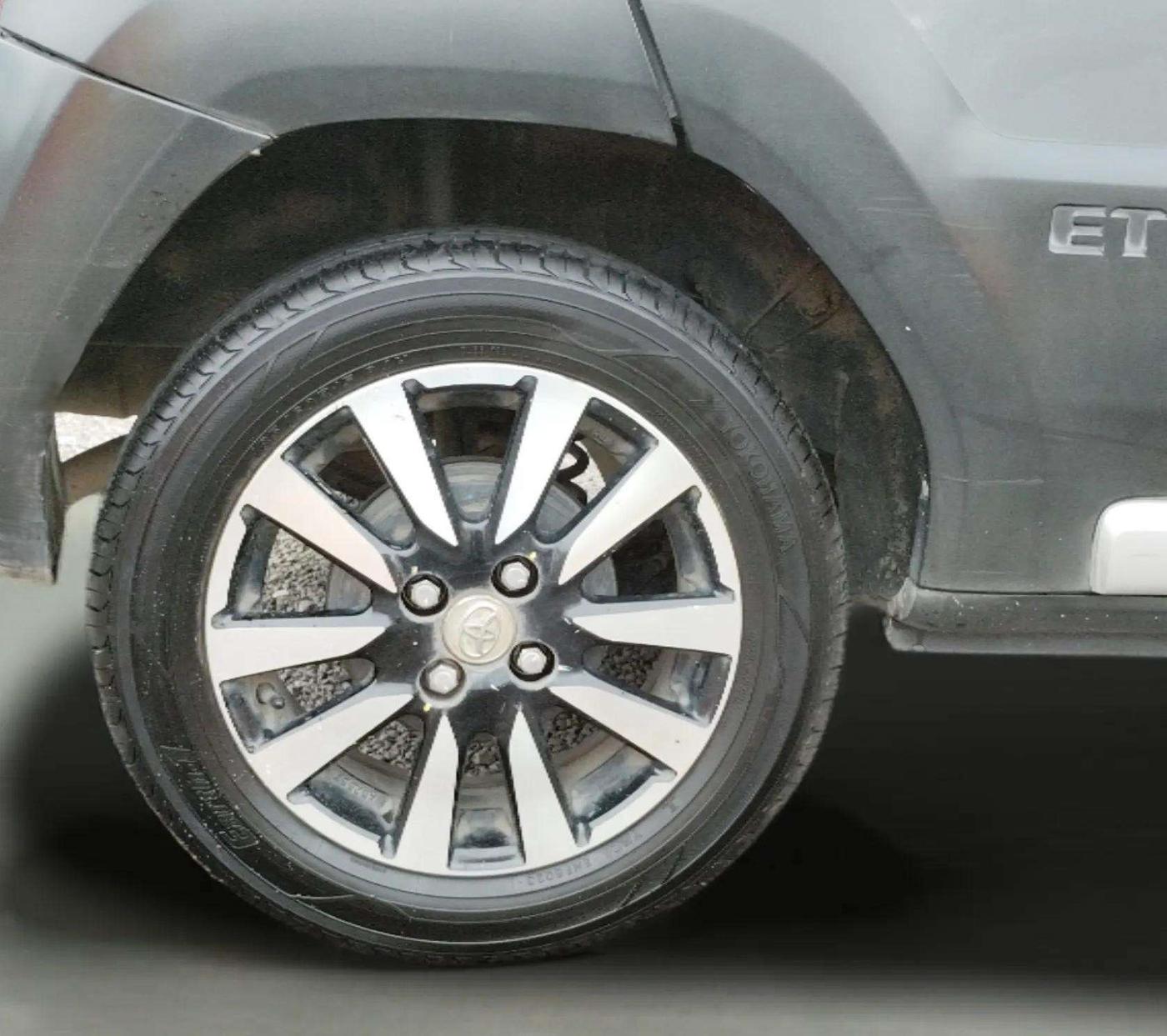 2014 Toyota Etios CROSS 1.4 VD, Diesel, Manual, 1,37,212 km, Right Rear Wheel