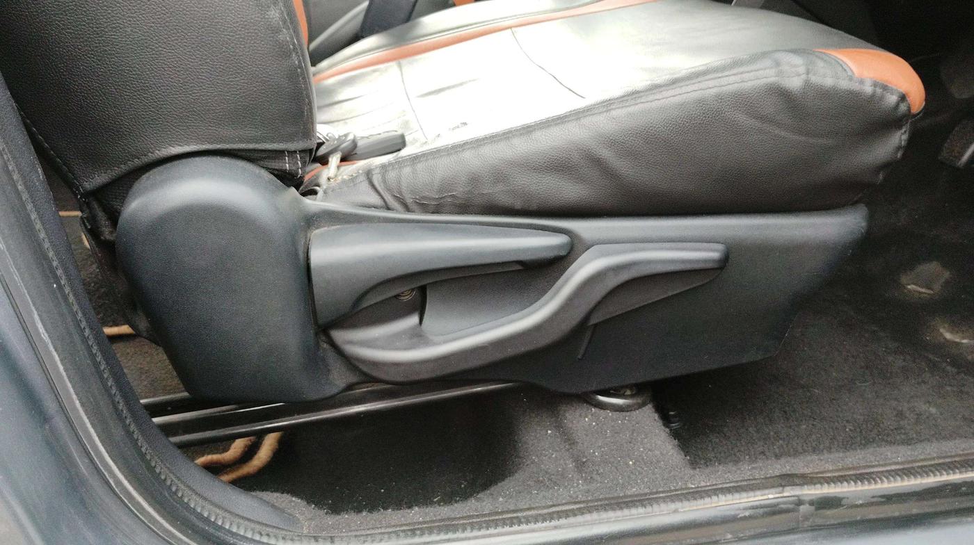 2014 Toyota Etios CROSS 1.4 VD, Diesel, Manual, 1,37,212 km, Driver Side Adjustment Panel