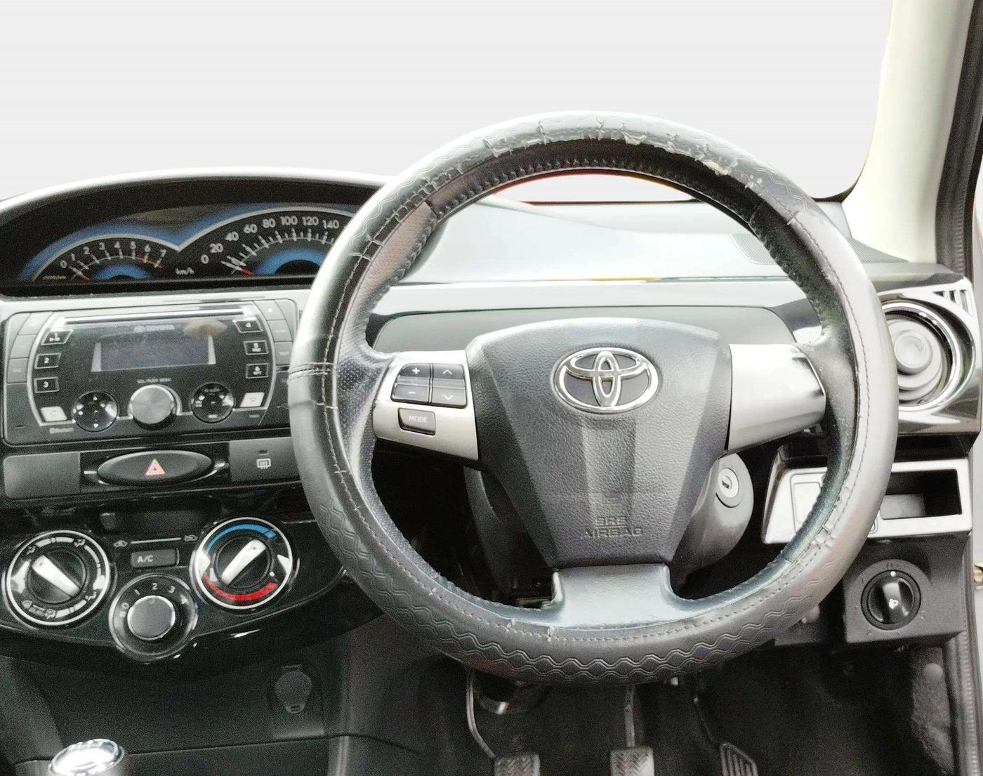 2014 Toyota Etios CROSS 1.4 VD, Diesel, Manual, 1,37,212 km, Steering Wheel Close Up
