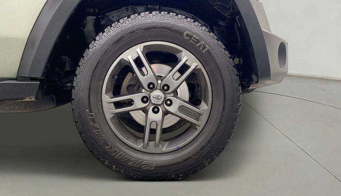 2022 Mahindra Thar LX D AT 4WD HT, Diesel, Automatic, 47,151 km, Right Front Wheel