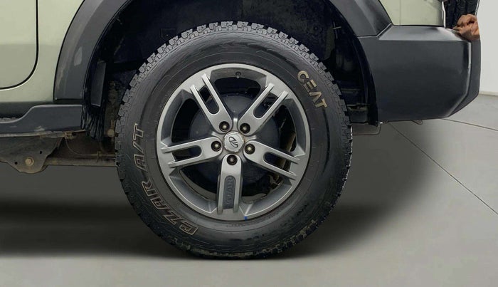 2022 Mahindra Thar LX D AT 4WD HT, Diesel, Automatic, 47,151 km, Left Rear Wheel