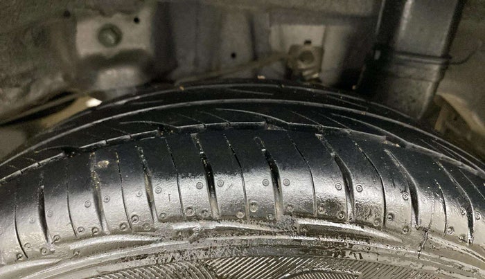 2013 Hyundai Eon D-LITE+, Petrol, Manual, 70,919 km, Left Rear Tyre Tread