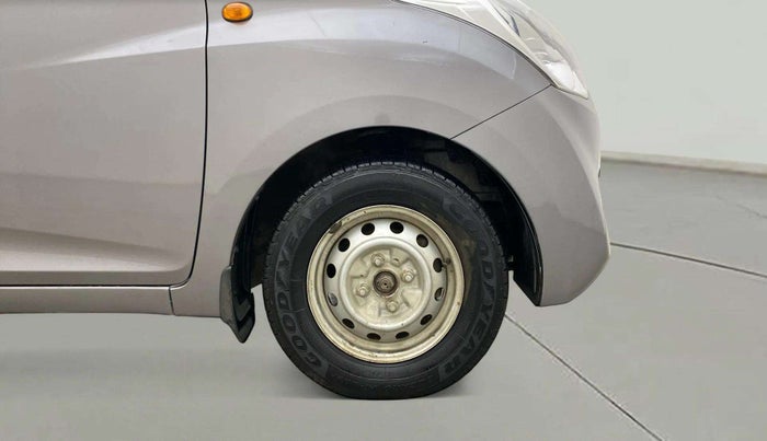 2013 Hyundai Eon D-LITE+, Petrol, Manual, 70,919 km, Right Front Wheel