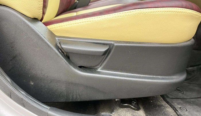 2013 Hyundai Eon D-LITE+, Petrol, Manual, 70,919 km, Driver Side Adjustment Panel
