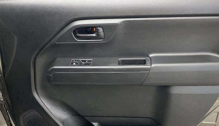 2020 Maruti New Wagon-R LXI CNG 1.0, CNG, Manual, 71,937 km, Driver Side Door Panels Control