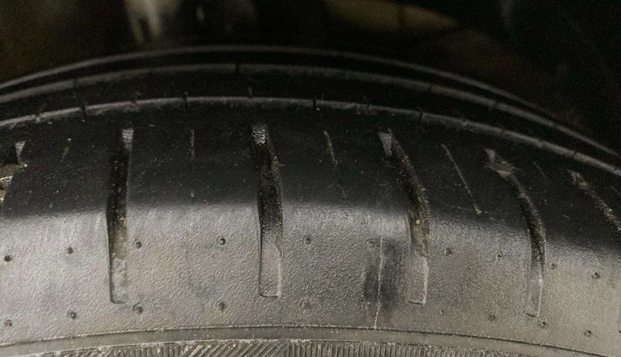 2016 Maruti Baleno ZETA PETROL 1.2, Petrol, Manual, 72,081 km, Right Front Tyre Tread
