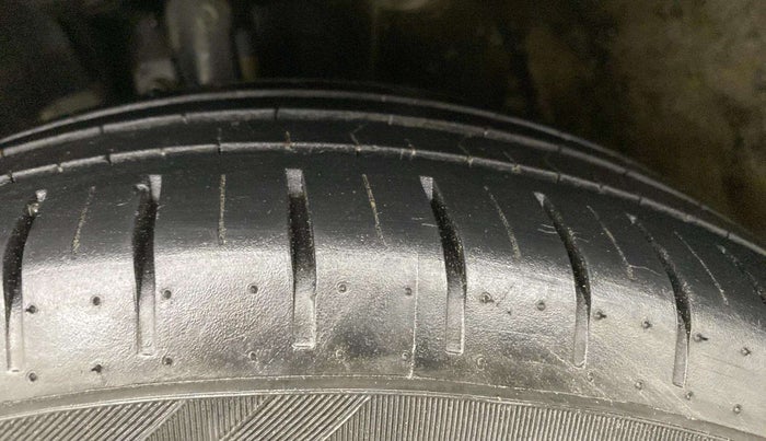 2016 Maruti Baleno ZETA PETROL 1.2, Petrol, Manual, 72,081 km, Left Front Tyre Tread