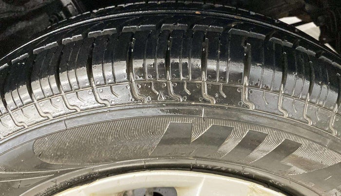 2014 Maruti Swift Dzire VXI, Petrol, Manual, 96,196 km, Right Front Tyre Tread