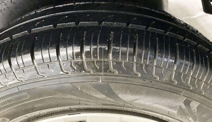 2014 Maruti Swift Dzire VXI, Petrol, Manual, 96,196 km, Right Rear Tyre Tread