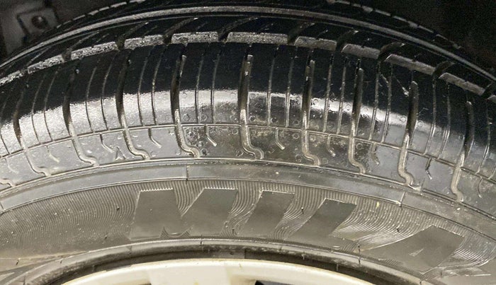 2014 Maruti Swift Dzire VXI, Petrol, Manual, 96,196 km, Left Rear Tyre Tread