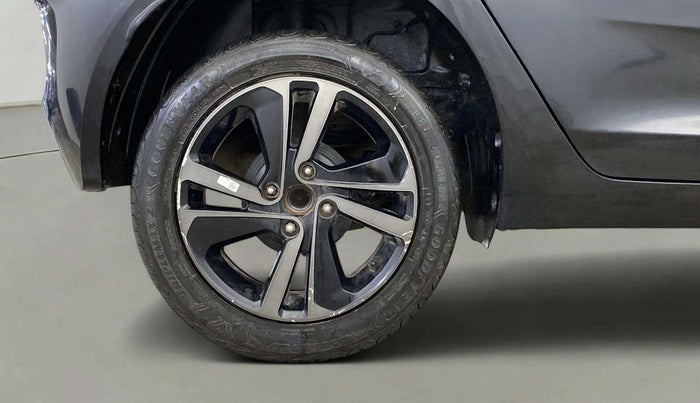2022 Tata ALTROZ XZA PLUS DARK EDTION, Petrol, Automatic, 25,167 km, Right Rear Wheel