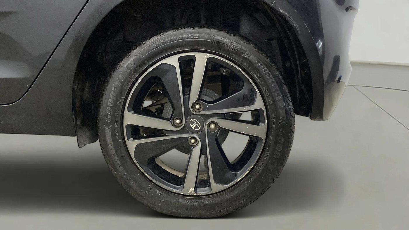 2022 Tata ALTROZ XZA PLUS DARK EDTION, Petrol, Automatic, 25,180 km, Left Rear Wheel