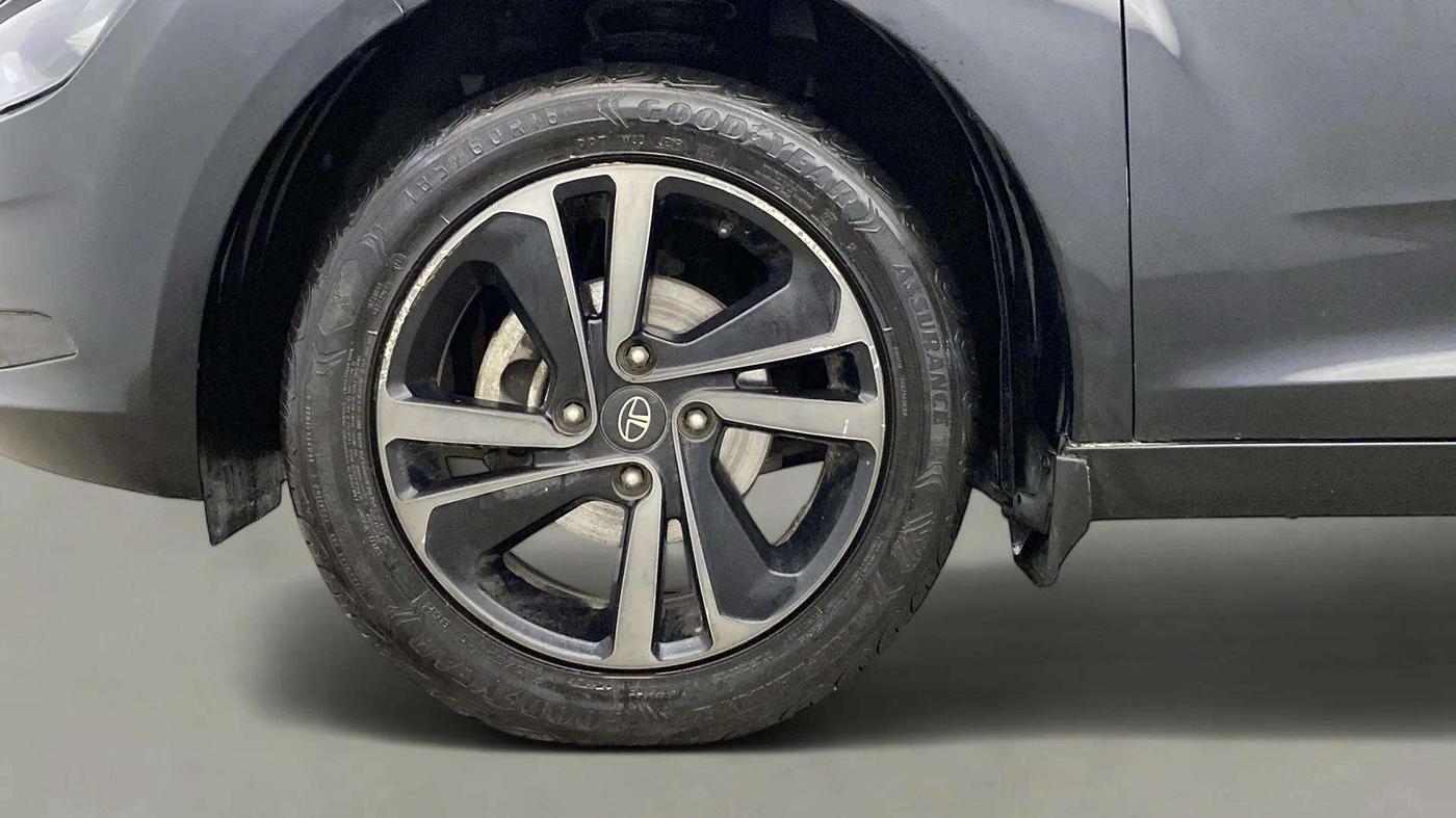 2022 Tata ALTROZ XZA PLUS DARK EDTION, Petrol, Automatic, 25,180 km, Left Front Wheel