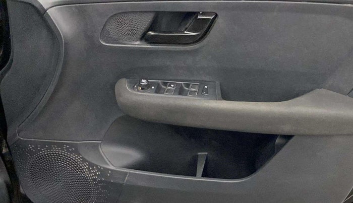 2022 Tata ALTROZ XZA PLUS DARK EDTION, Petrol, Automatic, 25,167 km, Driver Side Door Panels Control