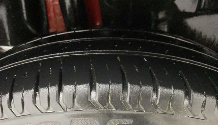 2021 Maruti Swift VXI, Petrol, Manual, 30,246 km, Right Rear Tyre Tread