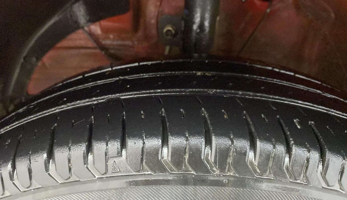2021 Maruti Swift VXI, Petrol, Manual, 30,246 km, Left Front Tyre Tread
