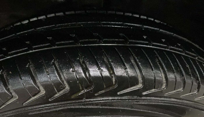 2013 Maruti Wagon R 1.0 LXI CNG, CNG, Manual, 96,226 km, Left Front Tyre Tread
