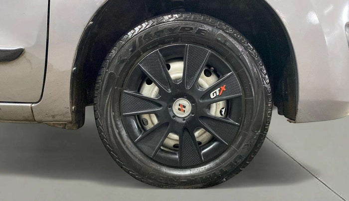 2013 Maruti Wagon R 1.0 LXI CNG, CNG, Manual, 96,226 km, Right Front Wheel
