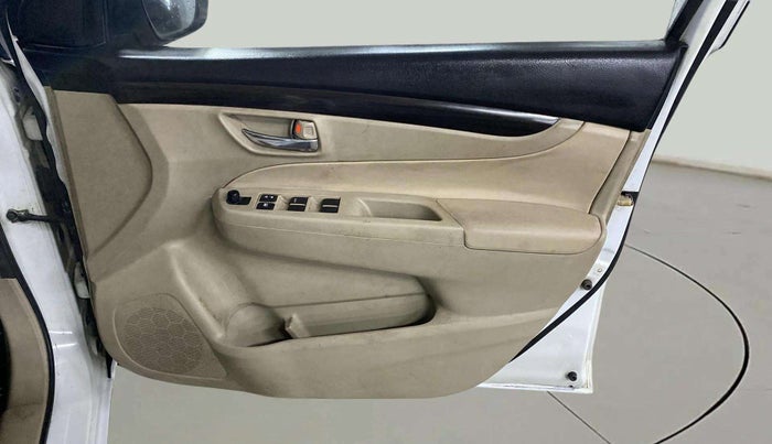 2017 Maruti Ciaz SIGMA DIESEL 1.3, Diesel, Manual, 81,593 km, Driver Side Door Panels Control