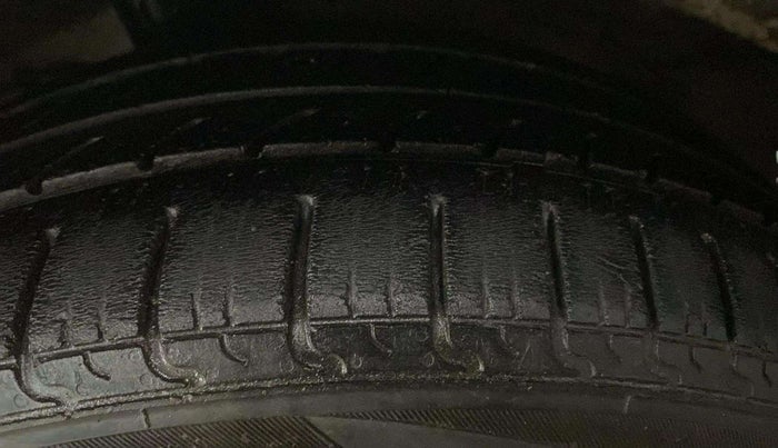 2017 Maruti Ciaz SIGMA DIESEL 1.3, Diesel, Manual, 81,593 km, Left Rear Tyre Tread