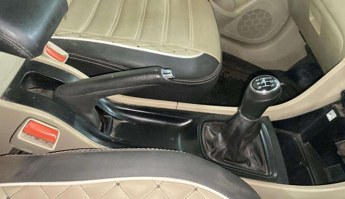 2017 Maruti Ciaz SIGMA DIESEL 1.3, Diesel, Manual, 81,593 km, Gear Lever