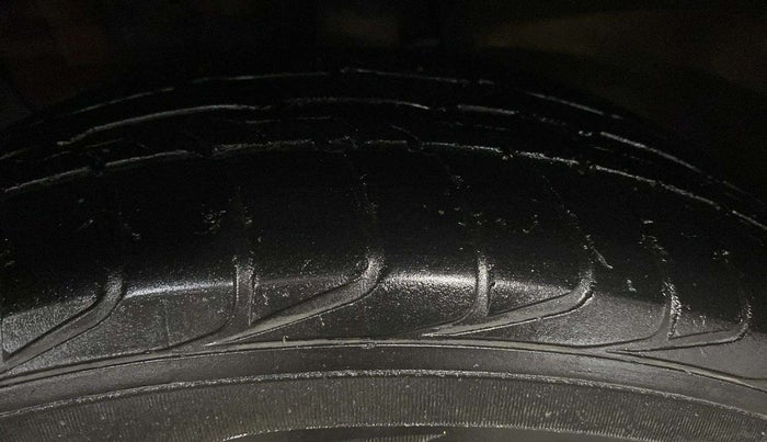 2016 Hyundai Creta SX PLUS 1.6 PETROL, Petrol, Manual, 57,409 km, Left Front Tyre Tread