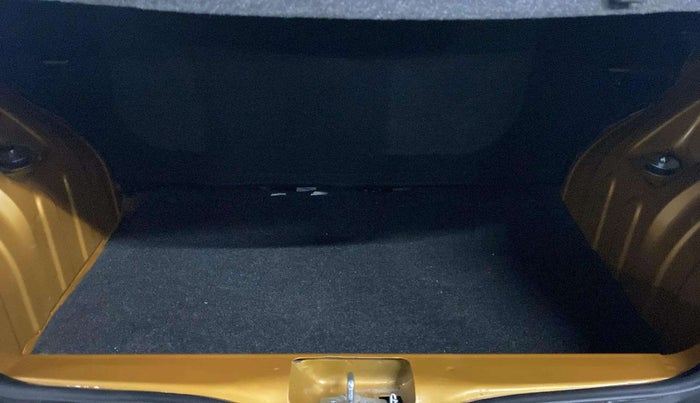 2024 Renault Kwid CLIMBER 1.0 AMT Dual Tone , Petrol, Automatic, 2,027 km, Boot Open Zoomed View
