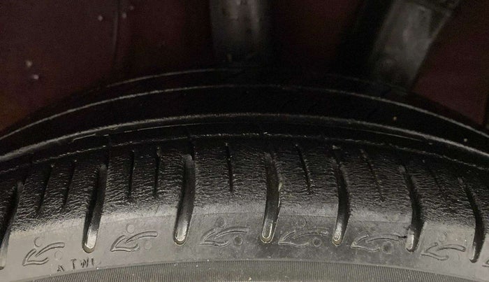 2021 Hyundai GRAND I10 NIOS ASTA AMT 1.2 KAPPA VTVT, Petrol, Automatic, 35,104 km, Left Rear Tyre Tread