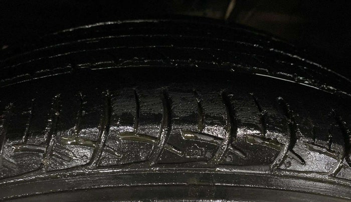 2018 Maruti Baleno DELTA PETROL 1.2, Petrol, Manual, 63,960 km, Right Front Tyre Tread