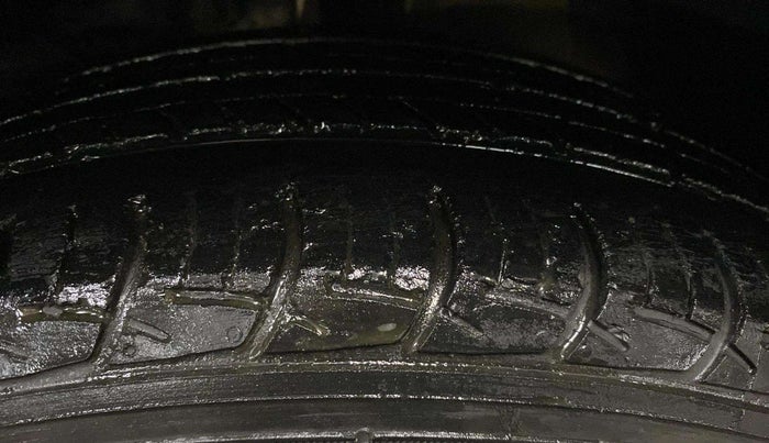 2018 Maruti Baleno DELTA PETROL 1.2, Petrol, Manual, 63,960 km, Left Front Tyre Tread
