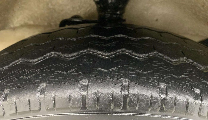 2020 Maruti Eeco 7 STR, Petrol, Manual, 27,260 km, Left Front Tyre Tread