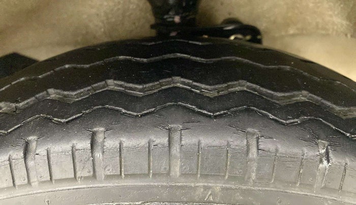 2020 Maruti Eeco 7 STR, Petrol, Manual, 27,260 km, Right Front Tyre Tread