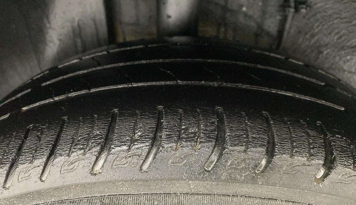 2020 Tata ALTROZ XZ PETROL, Petrol, Manual, 53,913 km, Right Rear Tyre Tread